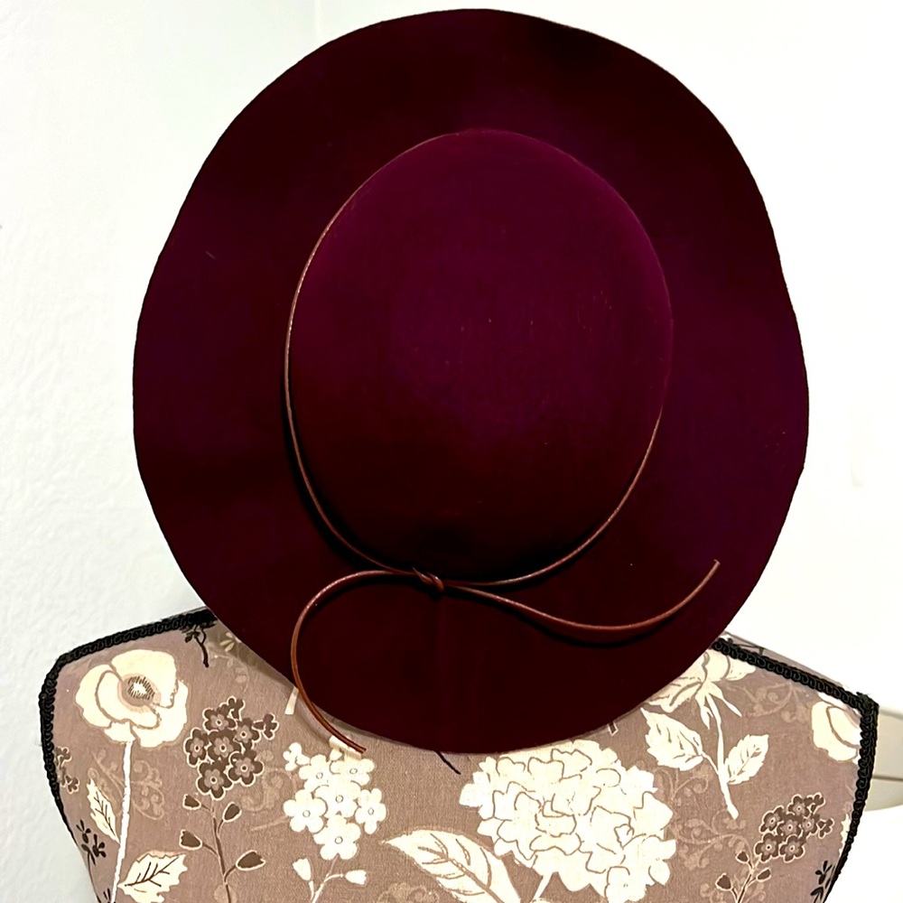 Bonpoint hat 🎩 size 1